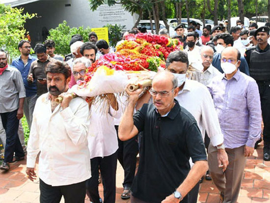 NTR Daughter Uma Maheshwari Last Rites